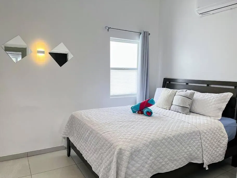 Renovated Waterfront Villa Near The Beach Jolly Harbour Antigua e Barbuda