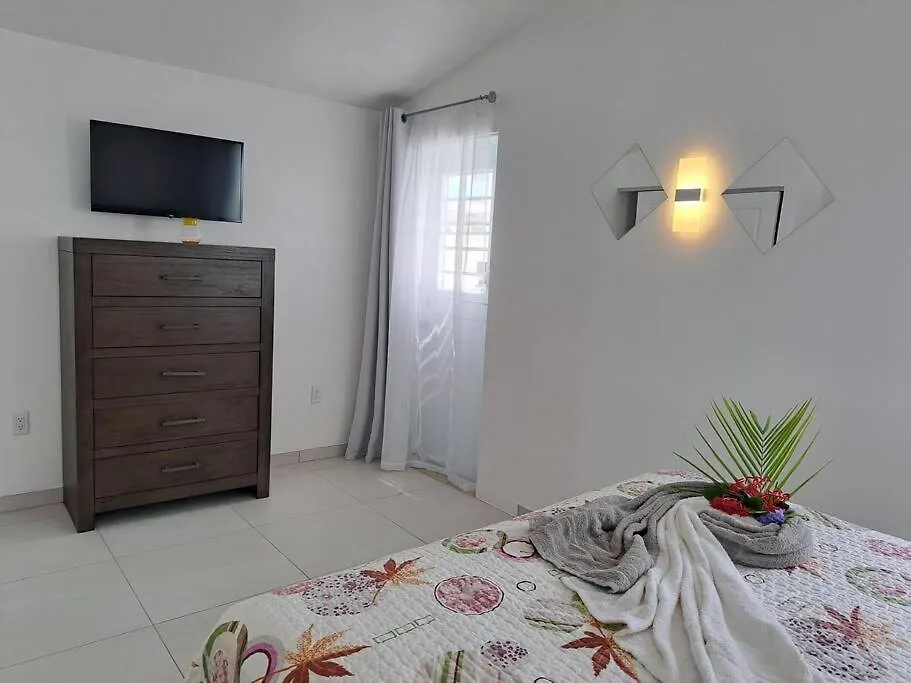 Renovated Waterfront Villa Near The Beach Jolly Harbour