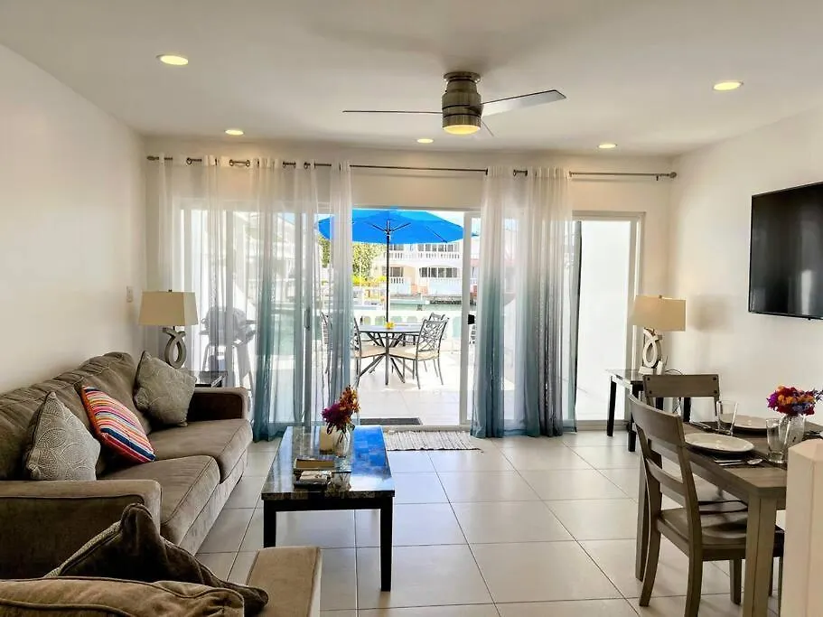 Renovated Waterfront Villa Near The Beach Jolly Harbour 0*,